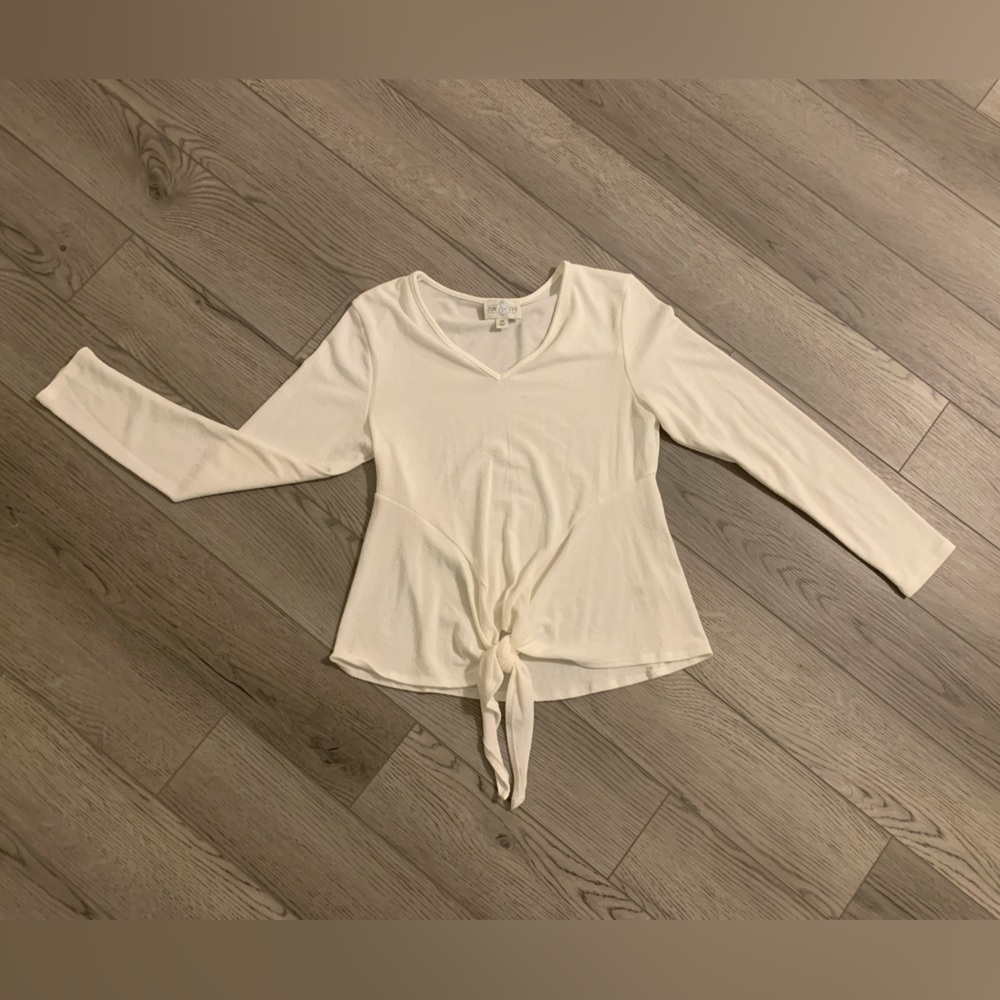 Extra Small Jun & Ivy White Front Knot Blouse